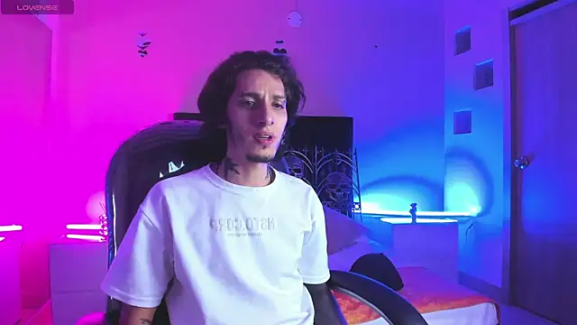 Vergil Noir  online show from 04/22/26, 05:36