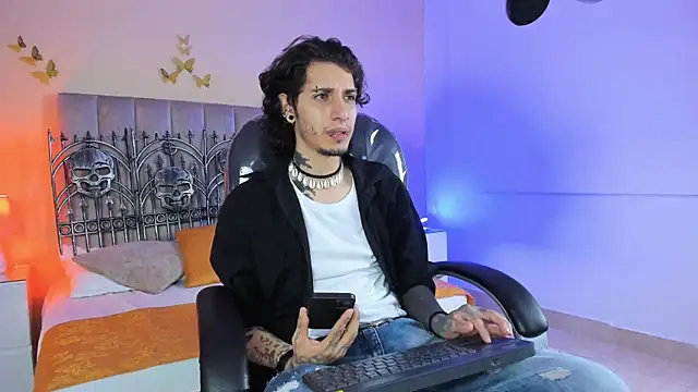 Snapshot of Vergil_Noir_ chatting on 05/15/26, 03:37 Vergil Noir online show from 05/15/26, 03:37