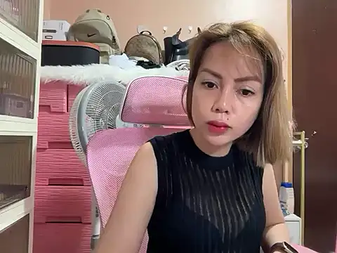 Snapshot of sweet_glam chatting on 07/17/26, 08:00 sweet glam online show from 07/17/26, 08:00
