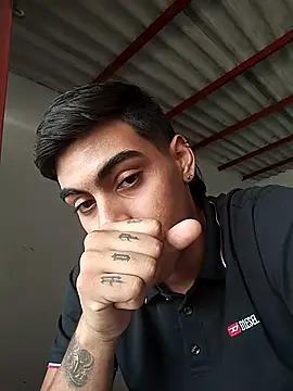 hot latinox online show from 04/21/26, 03:29