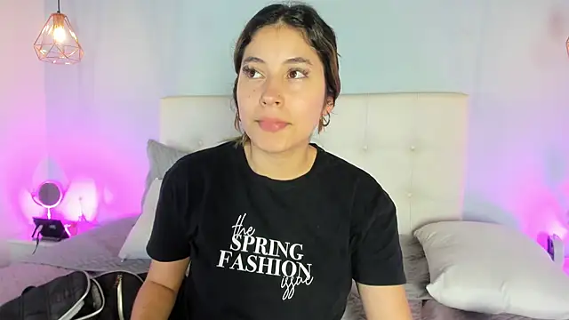 Snapshot of Alessia_blaze chatting on 05/13/26, 06:09 Alessia blaze online show from 05/13/26, 06:09