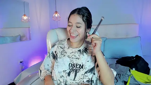 Snapshot of Alessia_blaze chatting on 05/07/26, 05:11 Alessia blaze online show from 05/07/26, 05:11
