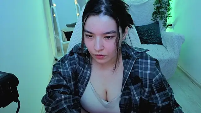 MomoRins online show from 04/28/26, 02:27