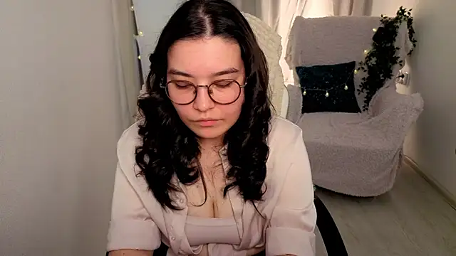 MomoRins online show from 06/04/26, 10:03