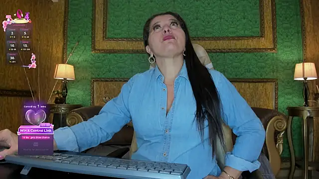 Snapshot of Agata_Jade chatting on 07/14/26, 12:44 Agata Jade online show from 07/14/26, 12:44