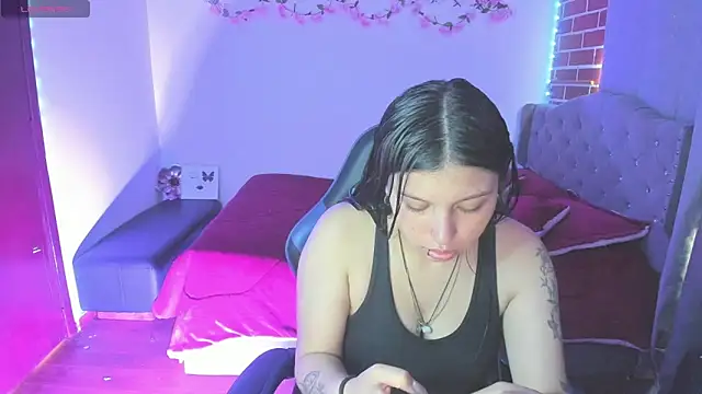 isabella monntolvo online show from 04/28/26, 01:15