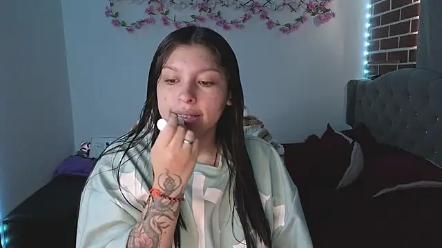 isabella monntolvo online show from 05/21/26, 05:32