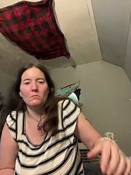 Mini83 online show from 07/15/26, 06:15