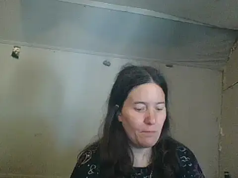 Snapshot of Mini83 chatting on 05/05/26, 04:32 Mini83 online show from 05/05/26, 04:32