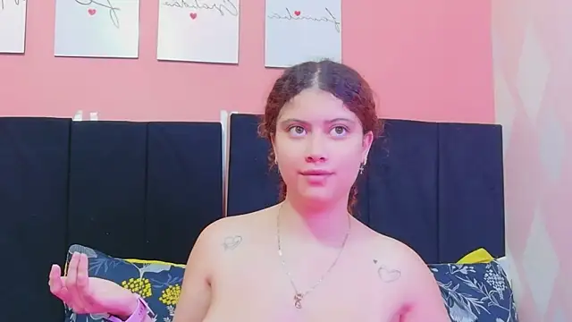 Snapshot of HoneyHipss chatting on 05/29/26, 12:44 HoneyHipss online show from 05/29/26, 12:44