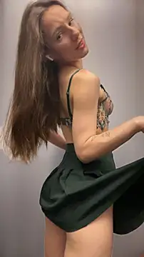 Snapshot of ElaraTiara chatting on 06/10/26, 03:02 ElaraTiara online show from 06/10/26, 03:02