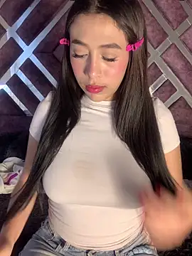 Ferrari Pinkk online show from 04/22/26, 07:53