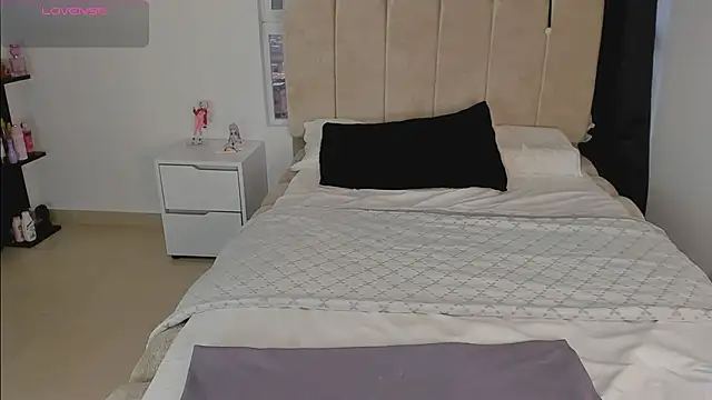 Snapshot of melanyangel99 chatting on 05/20/26, 10:51 melanyangel99 online show from 05/20/26, 10:51