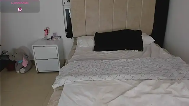 Snapshot of melanyangel99 chatting on 07/02/26, 01:06 melanyangel99 online show from 07/02/26, 01:06