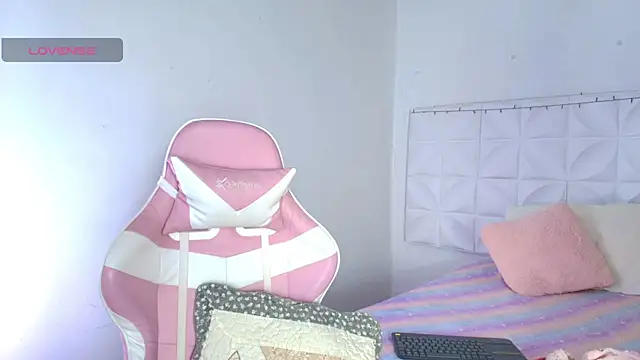 Snapshot of Ivonny_Goldie chatting on 06/04/26, 01:21 Ivonny Goldie online show from 06/04/26, 01:21