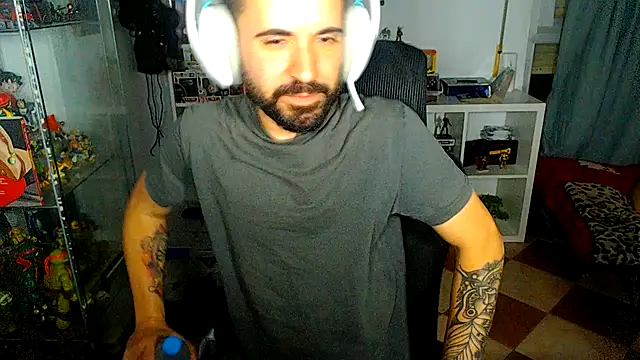 chiquitoconsecreto online show from 05/18/26, 10:47