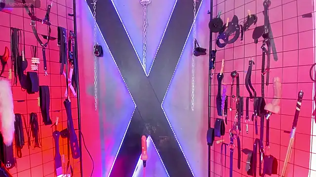 IzobethAri BDSM online show from 04/29/26, 03:11