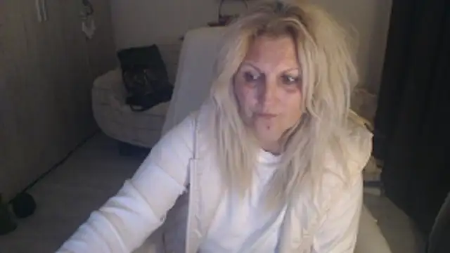 Divineblond online show from 04/08/26, 09:27