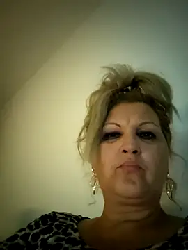 Snapshot of Divineblond chatting on 10/07/25, 07:15 Divineblond online show from 10/07/25, 07:15