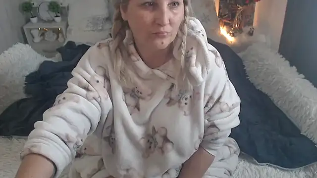 Divineblond online show from 02/25/26, 12:27