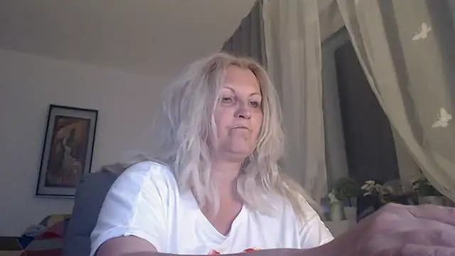 Divineblond online show from 05/08/26, 11:41