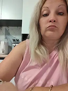 Divineblond online show from 05/06/26, 08:46