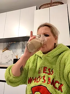 Divineblond online show from 03/28/26, 08:21