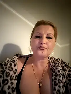 Snapshot of Divineblond chatting on 10/11/25, 09:38 Divineblond online show from 10/11/25, 09:38
