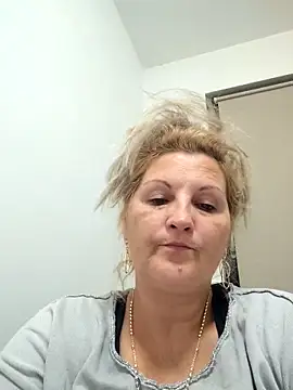 Snapshot of Divineblond chatting on 10/04/25, 04:41 Divineblond online show from 10/04/25, 04:41