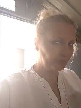 Divineblond online show from 05/24/26, 01:22