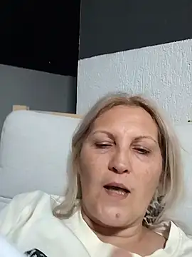 Divineblond online show from 04/24/26, 06:21