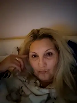 Divineblond online show from 12/17/25, 08:36