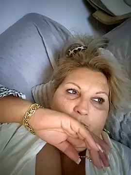Snapshot of Divineblond chatting on 09/26/25, 05:31 Divineblond online show from 09/26/25, 05:31