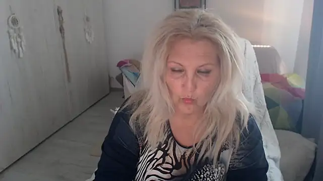Divineblond online show from 05/14/26, 03:09