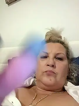 Divineblond online show from 12/04/25, 09:03