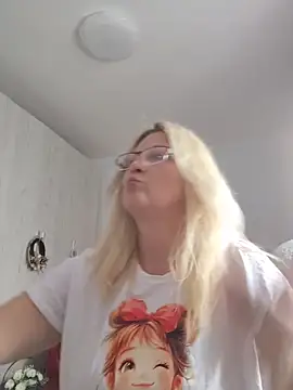 Divineblond online show from 03/29/26, 11:56