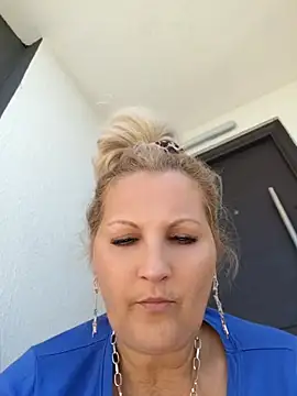 Divineblond online show from 05/15/26, 01:42