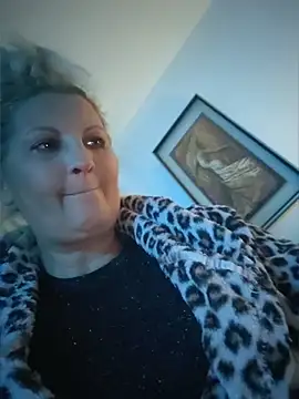 Divineblond online show from 05/19/26, 07:43