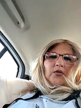 Divineblond online show from 10/21/25, 11:42