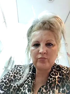 Divineblond online show from 10/24/25, 10:53