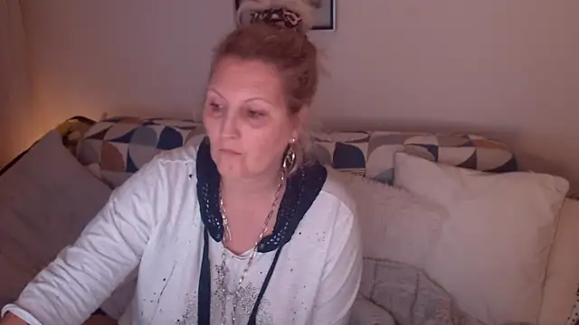 Divineblond online show from 03/02/26, 09:55