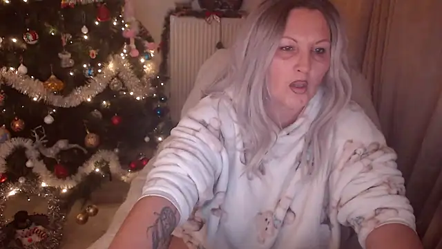 Divineblond online show from 12/21/25, 10:32