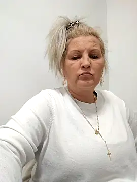 Divineblond online show from 10/29/25, 04:39