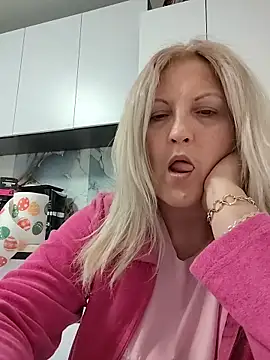 Divineblond online show from 04/22/26, 10:27