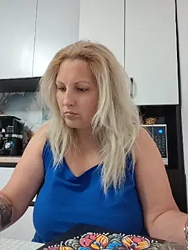 Divineblond online show from 05/13/26, 11:01