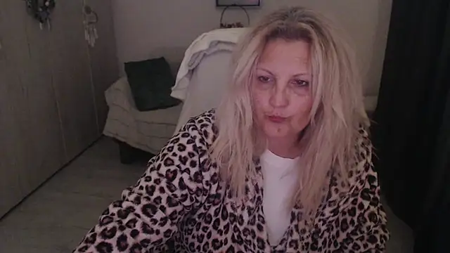 Divineblond online show from 04/09/26, 11:44