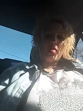 Snapshot of Divineblond chatting on 03/09/25, 12:20 Divineblond online show from 03/09/25, 12:20