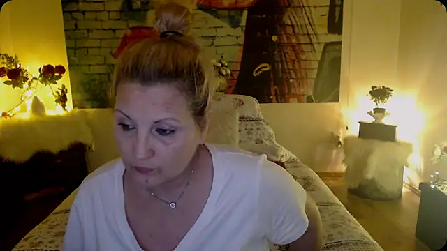 Snapshot of Divineblond chatting on 03/17/25, 11:13 Divineblond online show from 03/17/25, 11:13