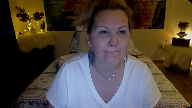 Snapshot of Divineblond chatting on 03/17/25, 06:00 Divineblond online show from 03/17/25, 06:00