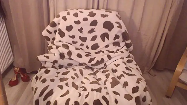 Divineblond online show from 11/06/25, 08:35